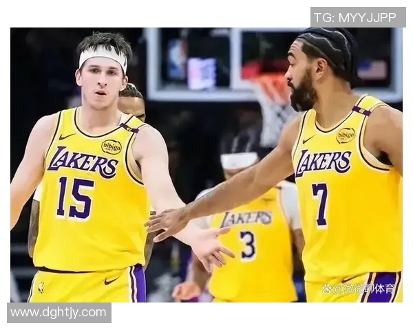 湖人对决骑士精彩赛事回顾与赛后分析展现球员风采与战术博弈 湖人对决骑士精彩赛事回顾与赛后分析展现球员风采与战术博弈