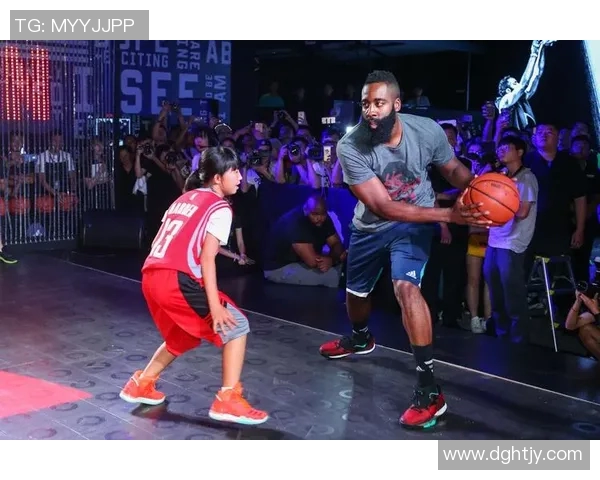 哈登与小球迷的温馨互动瞬间展现篮球魅力与梦想的交汇