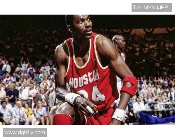 亚历克斯卡鲁索的篮球之路：从默默无闻到NBA明星的成长历程